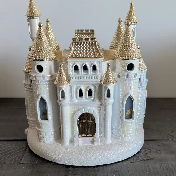 BBW x Disney Princess Castle 3 Wick Candle Holder - Picture 3 of 12